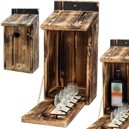 Alcohol Cage® - Holz Vogelhaus mit Platz für Flasche Schnaps 0.7 Liter und Glas Lustige Geschenke Männer für den Garten Zwitscherbox mit Minibar Lustig Geschenk Geburtstag Mann Vatertagsgeschenk - 1